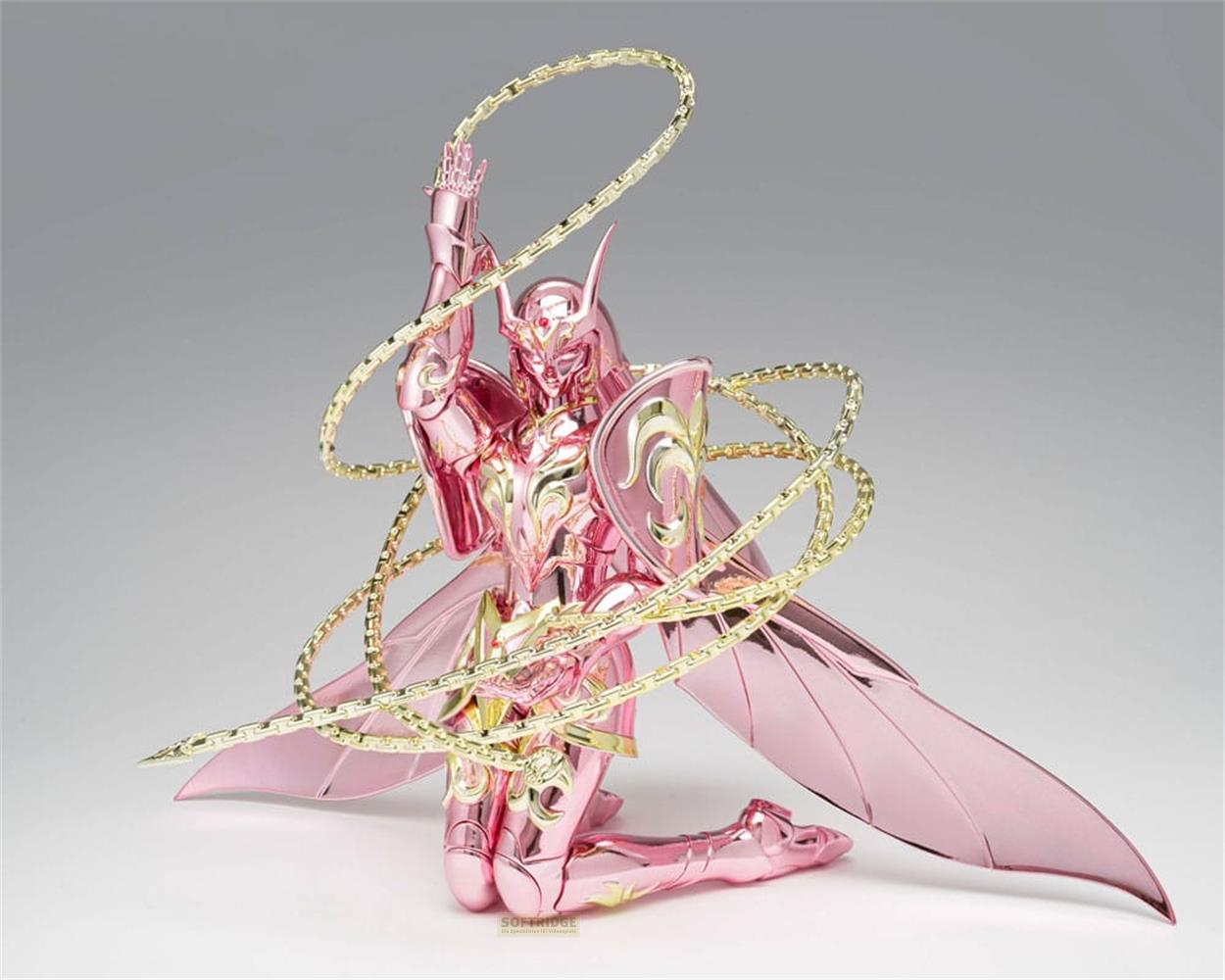 Una figura rosa con catene dorate avvolte attorno ad essa.