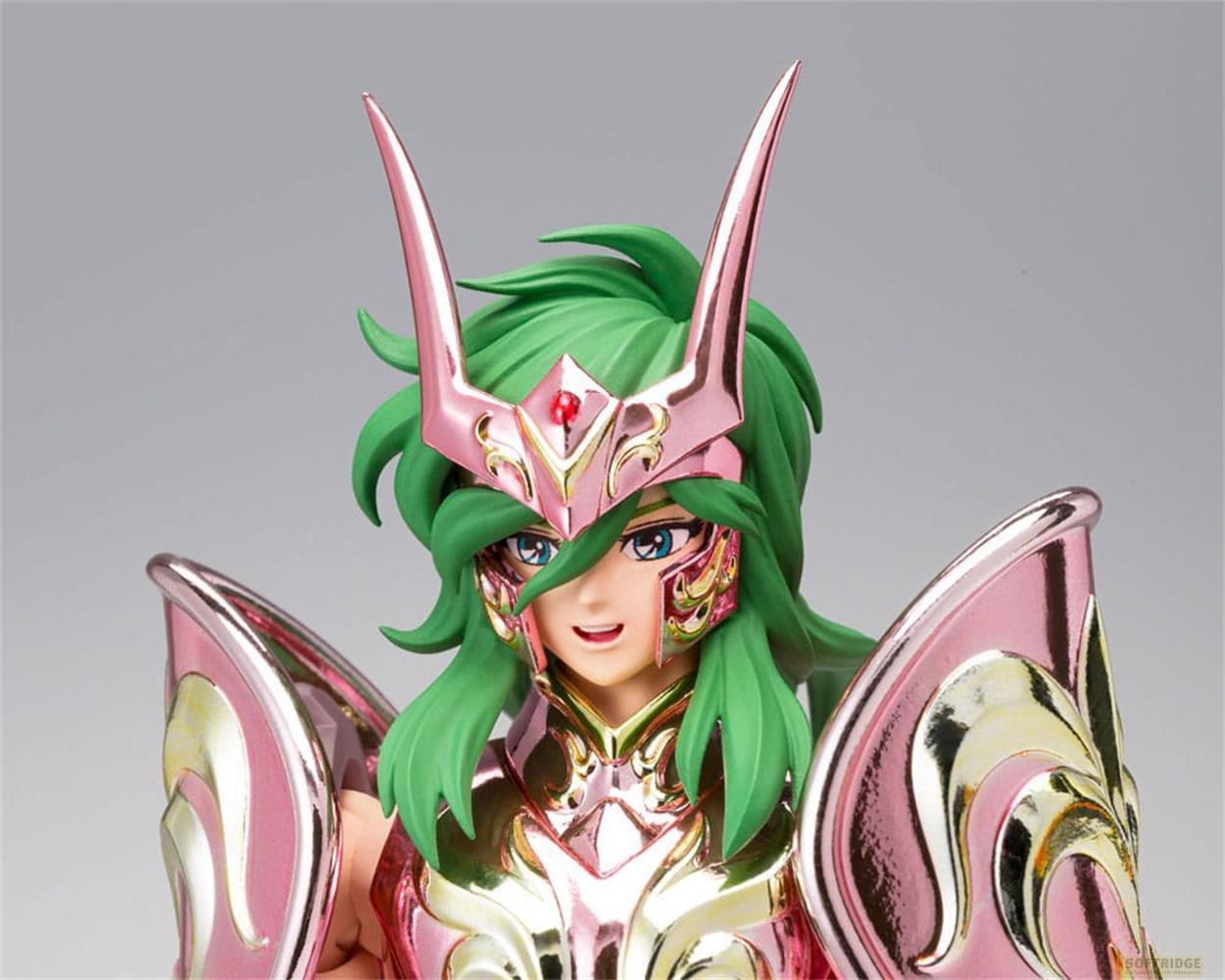 Figura anime con capelli verdi e armatura rosa.