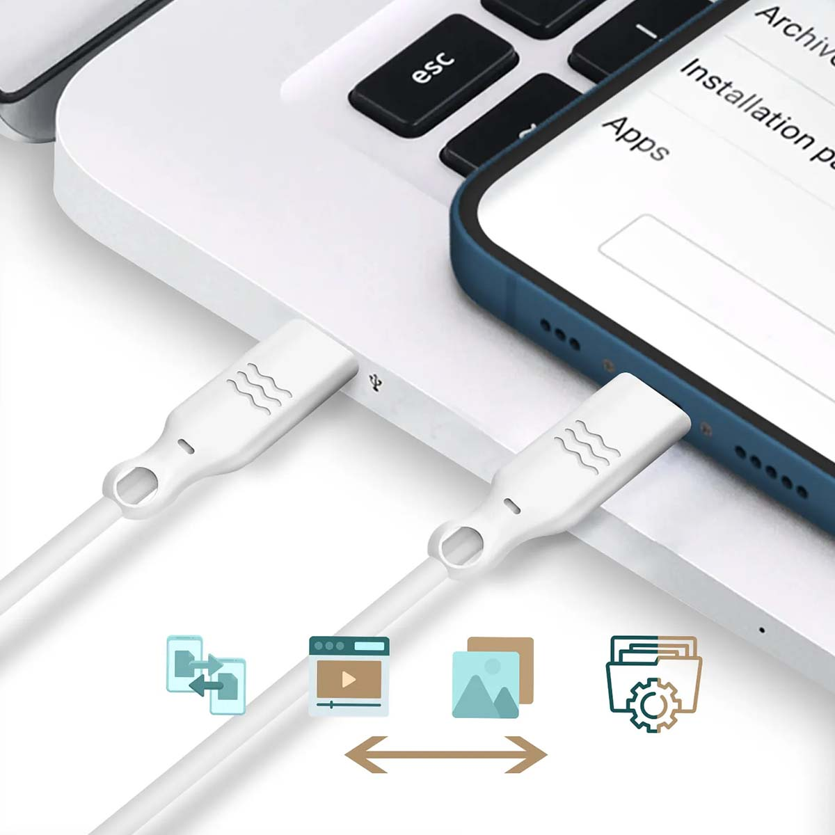 Ein weißes Kabel verbindet ein Smartphone mit einem Laptop. Icons zeigen Datenübertragung.