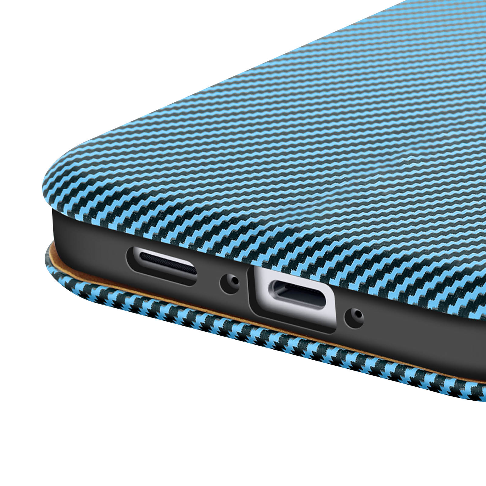 Nahaufnahme einer Smartphone-Hülle mit blau-schwarz gestreiftem Muster, die Ladeanschluss und Lautsprecherlöcher zeigt.