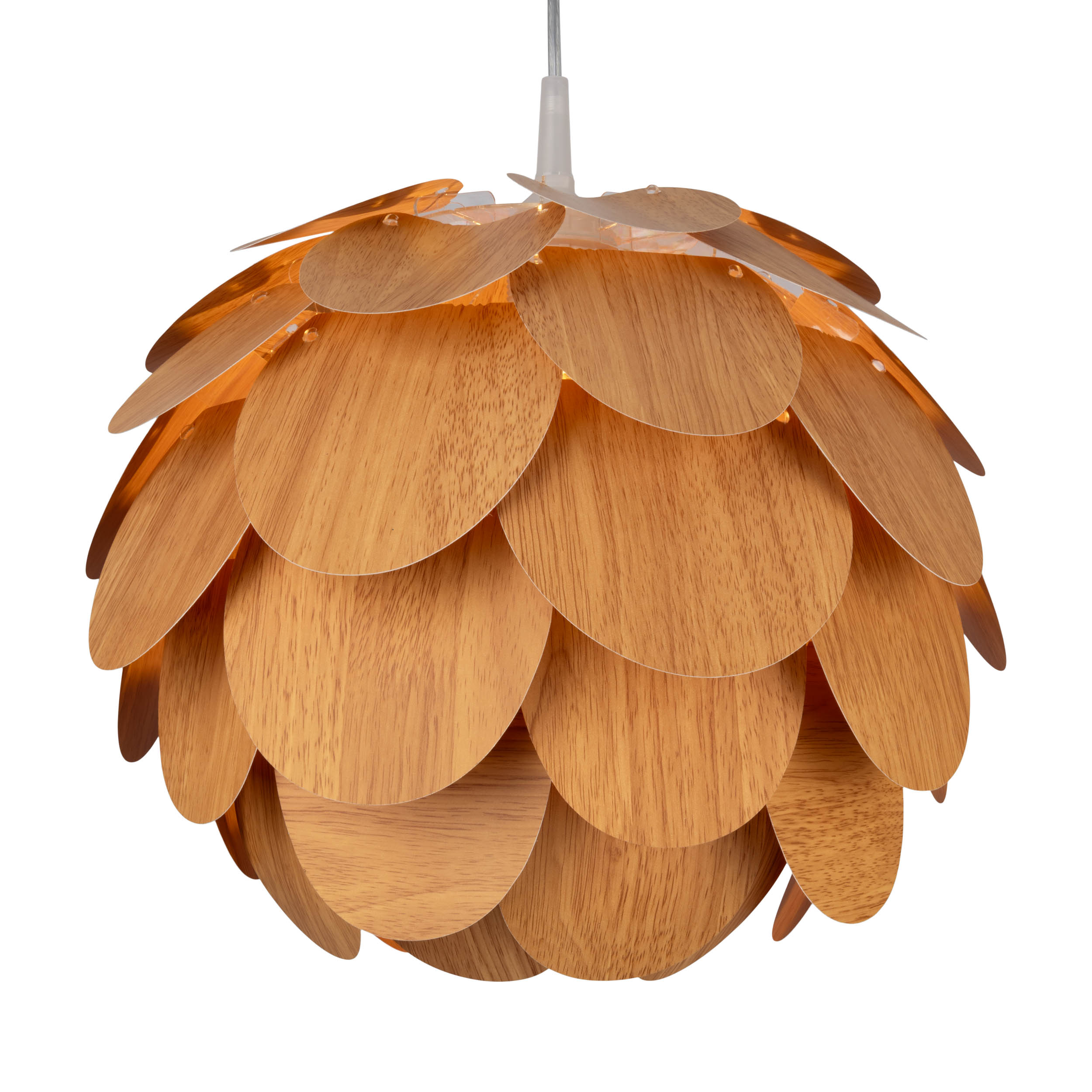 Eine hängende Lampe aus Holz mit schuppenartigem Design.