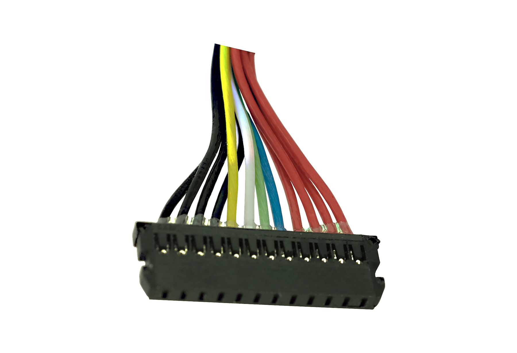 Schwarzer Stecker mit bunten Kabeln: rot, blau, grün, weiß, gelb und schwarz.