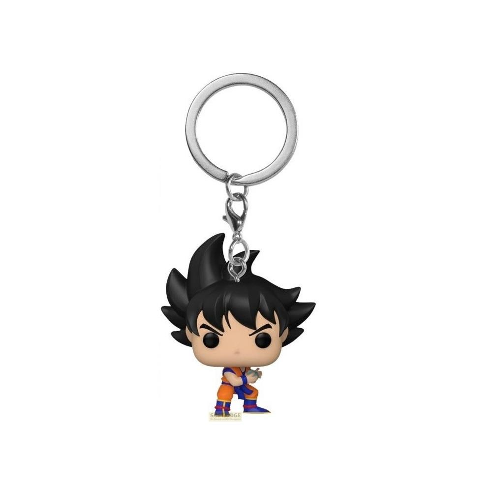 Ein Funko Pop Schlüsselanhänger von Goku in orangefarbener Kleidung auf weißem Hintergrund.