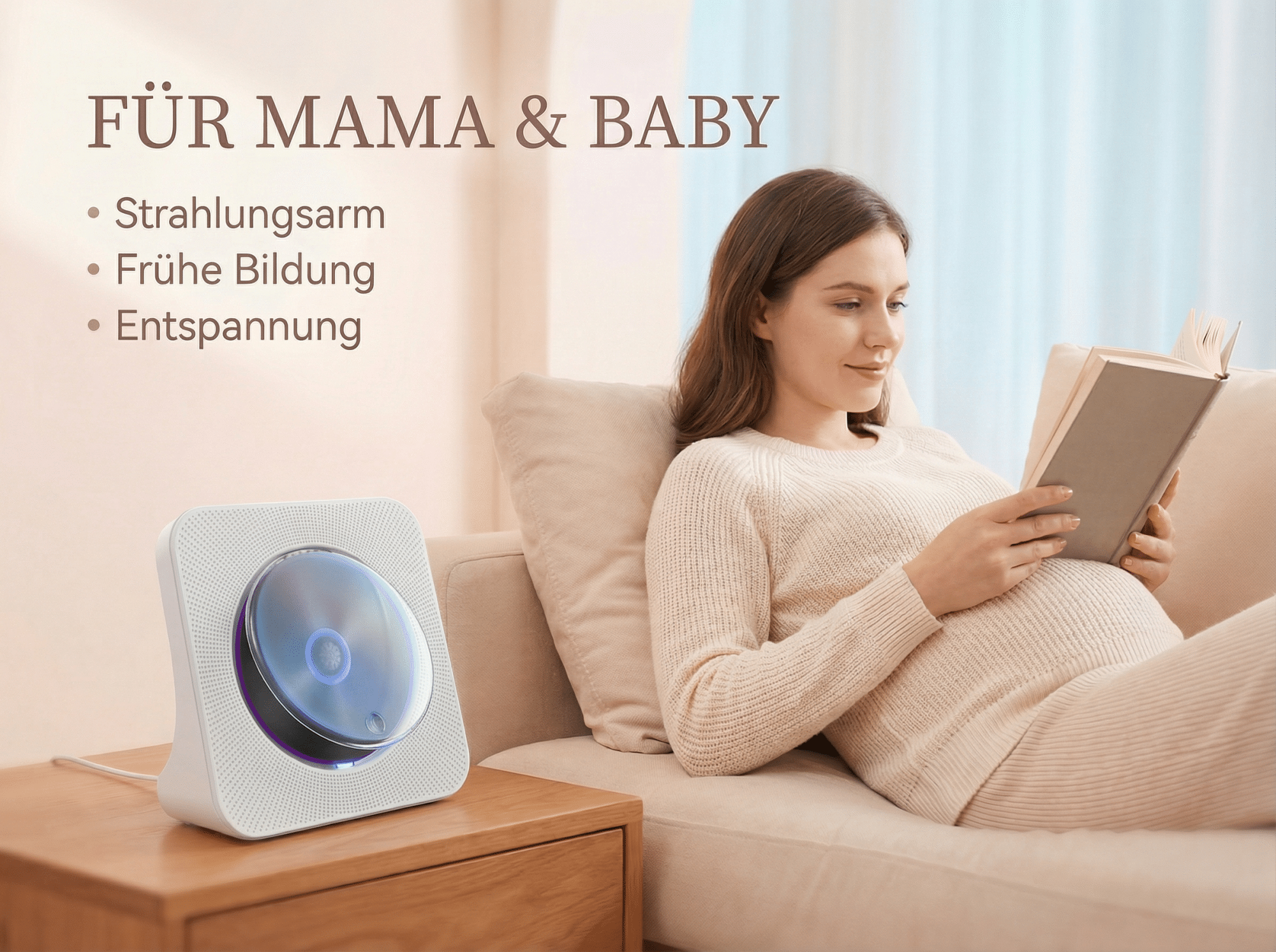 Schwangere Frau liest Buch, CD-Player auf Tisch mit Text 'FÜR MAMA & BABY'.
