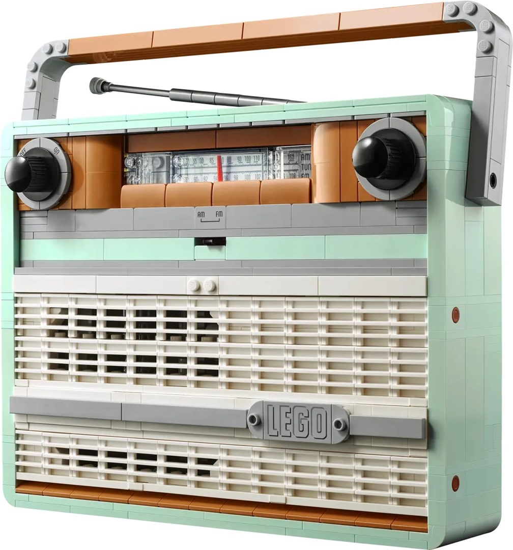Jasnozielone radio LEGO w stylu retro z drewnianymi akcentami i anteną.