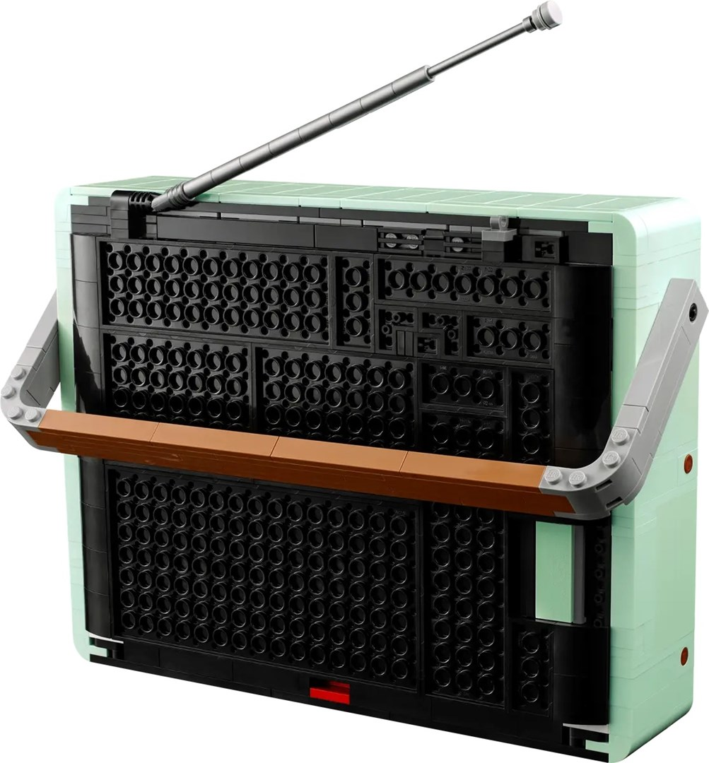Miętowa zielona radio retro z klocków Lego z czarną kratką głośnika i anteną.