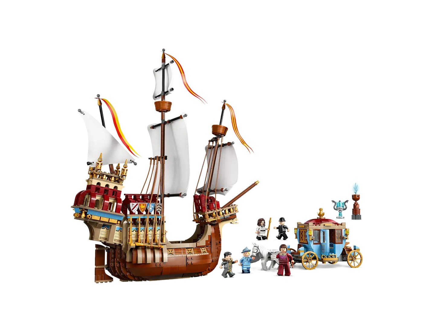 Statek Lego z żaglami, karoca, koń i figurki.