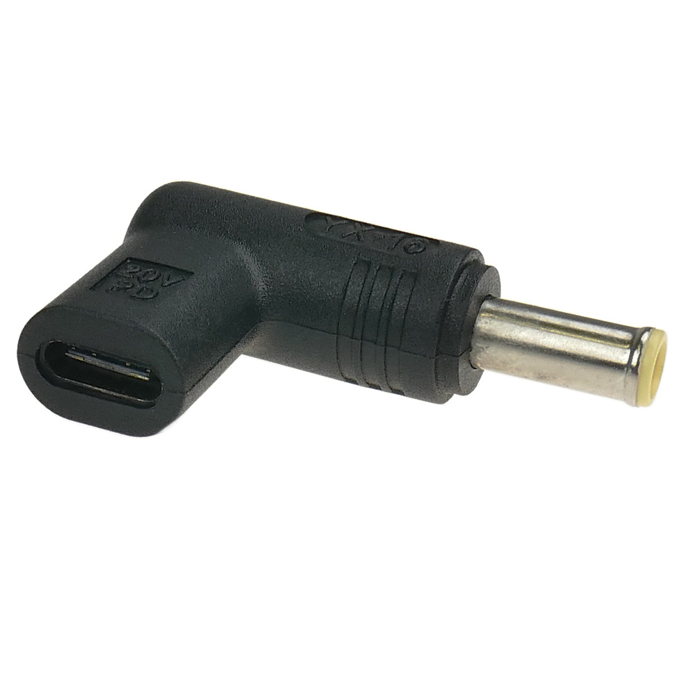 Czarny adapter z wejściem USB-C i okrągłym męskim złączem.