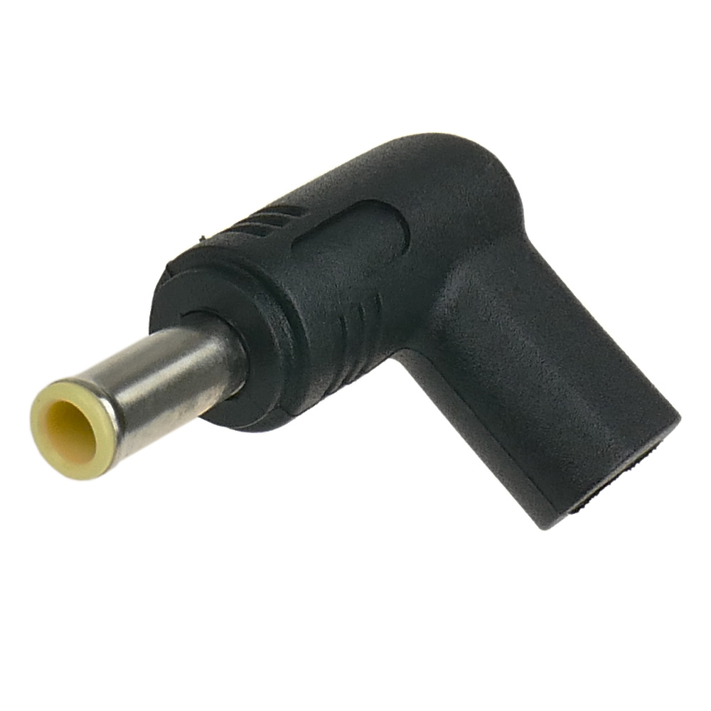 Czarna wtyczka DC pod kątem prostym z metalowym bolcem i żółtą wstawką.