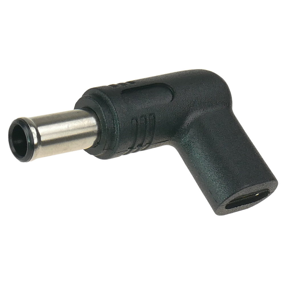 Czarna, kątowa wtyczka zasilająca z okrągłym metalowym bolcem.