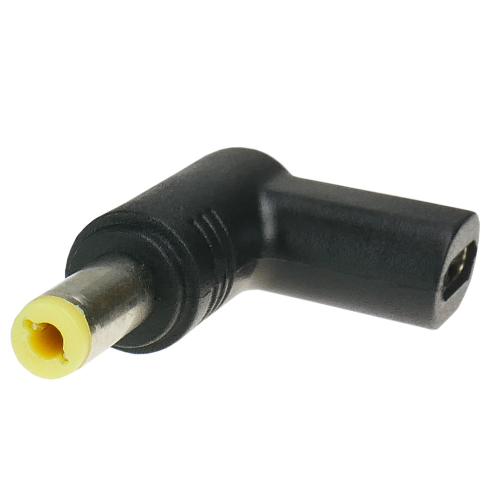 Czarny adapter pod kątem prostym z metalowym bolcem i żółtą wkładką.