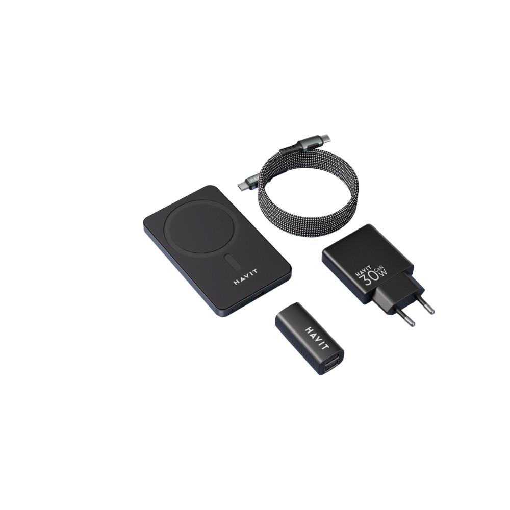 Czarna ładowarka Havit, kabel i power bank na białym tle.
