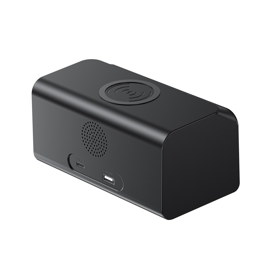 Czarna ładowarka ze wskaźnikiem ładowania i portami USB.