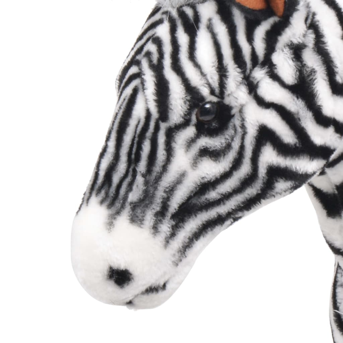 Plüschzebra-Kopf mit schwarzen und weißen Streifen, isoliert auf weißem Hintergrund.