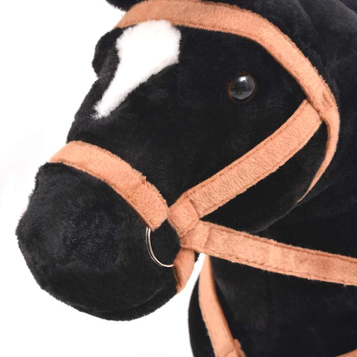 Ein schwarzes Plüschpferd mit braunem Zaumzeug und weißer Stirnzeichnung.