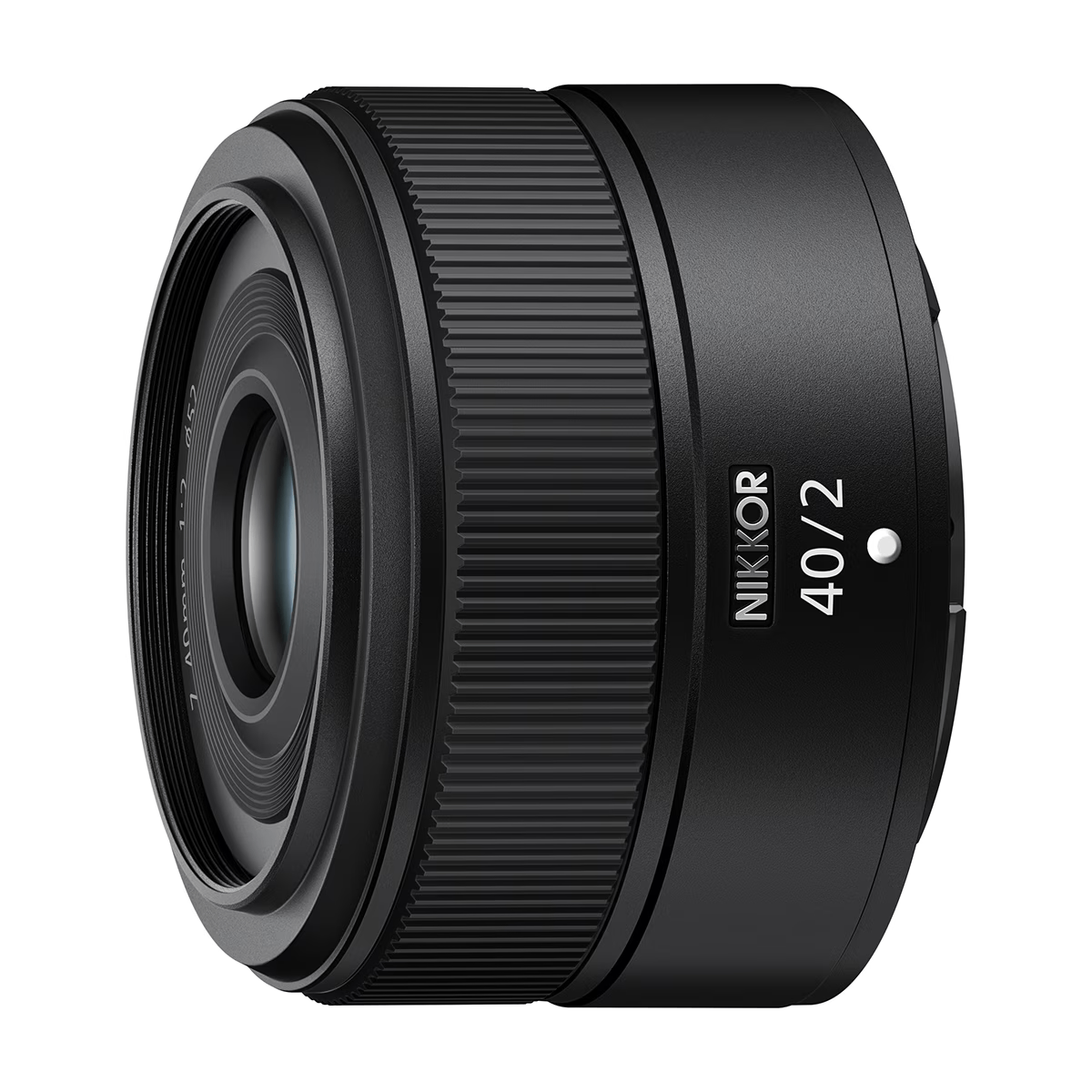 Lente NIKKOR 40/2 negra con anillo de enfoque moleteado y punto blanco.