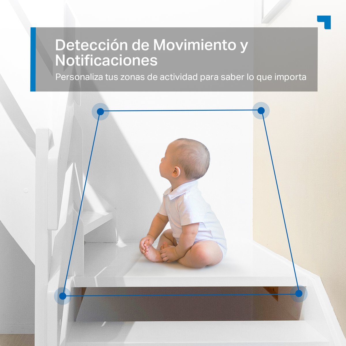 Baby sitzt auf einer Treppe, mit blauen Linien, die einen Bereich markieren.