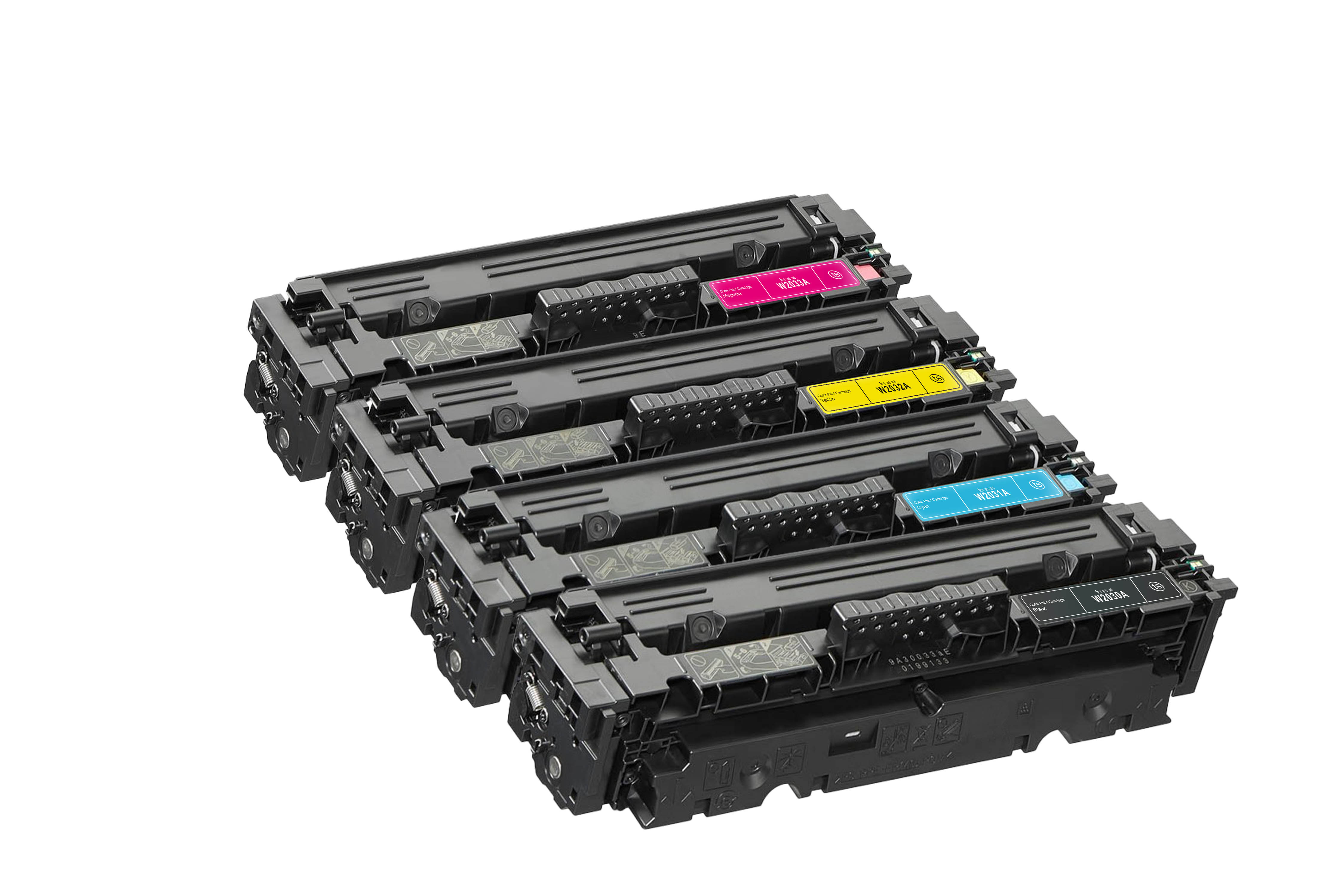 Vier schwarze Tonerkartuschen nebeneinander: Magenta, Gelb, Cyan und Schwarz.