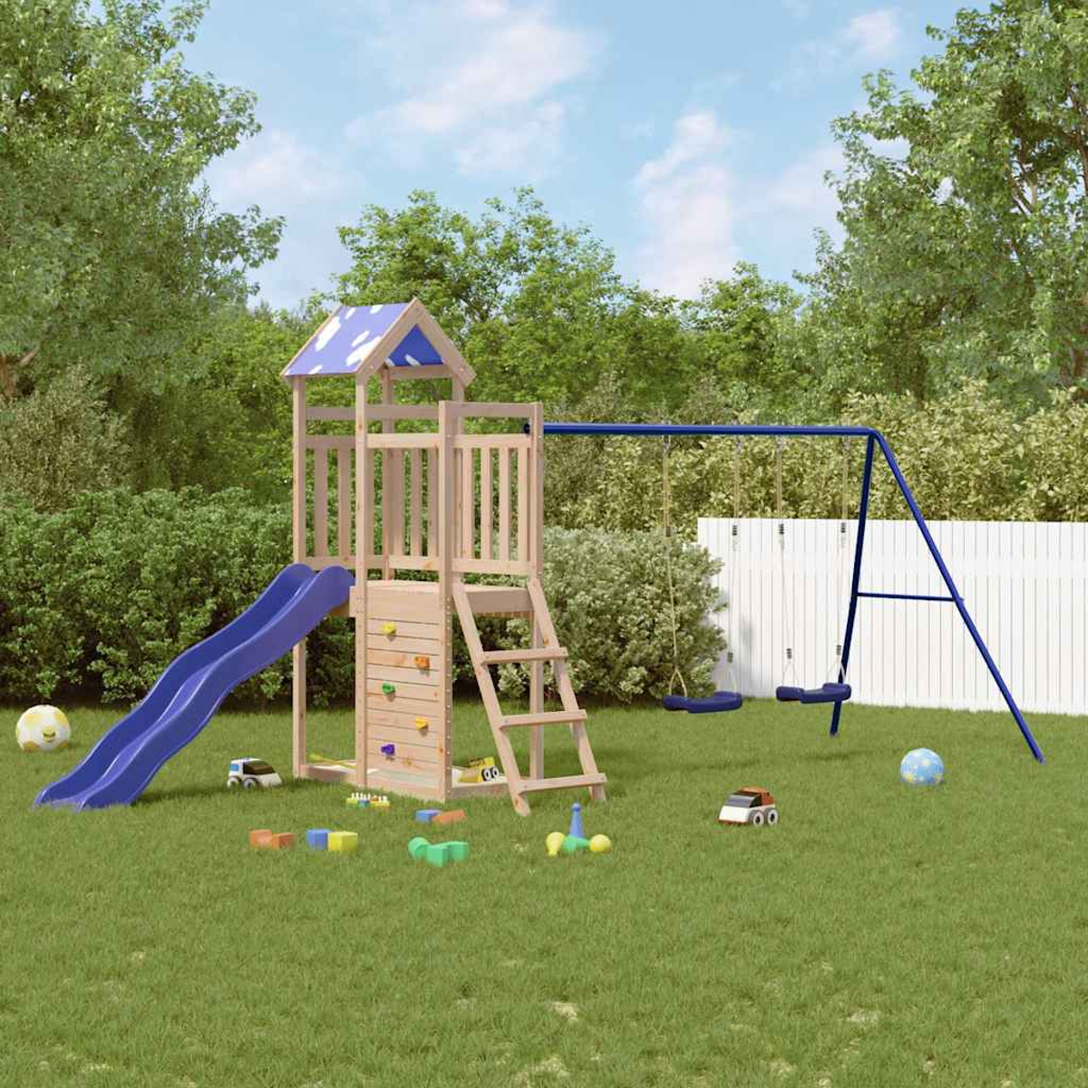 Un castello giochi in legno con scivolo, altalene e parete da arrampicata.