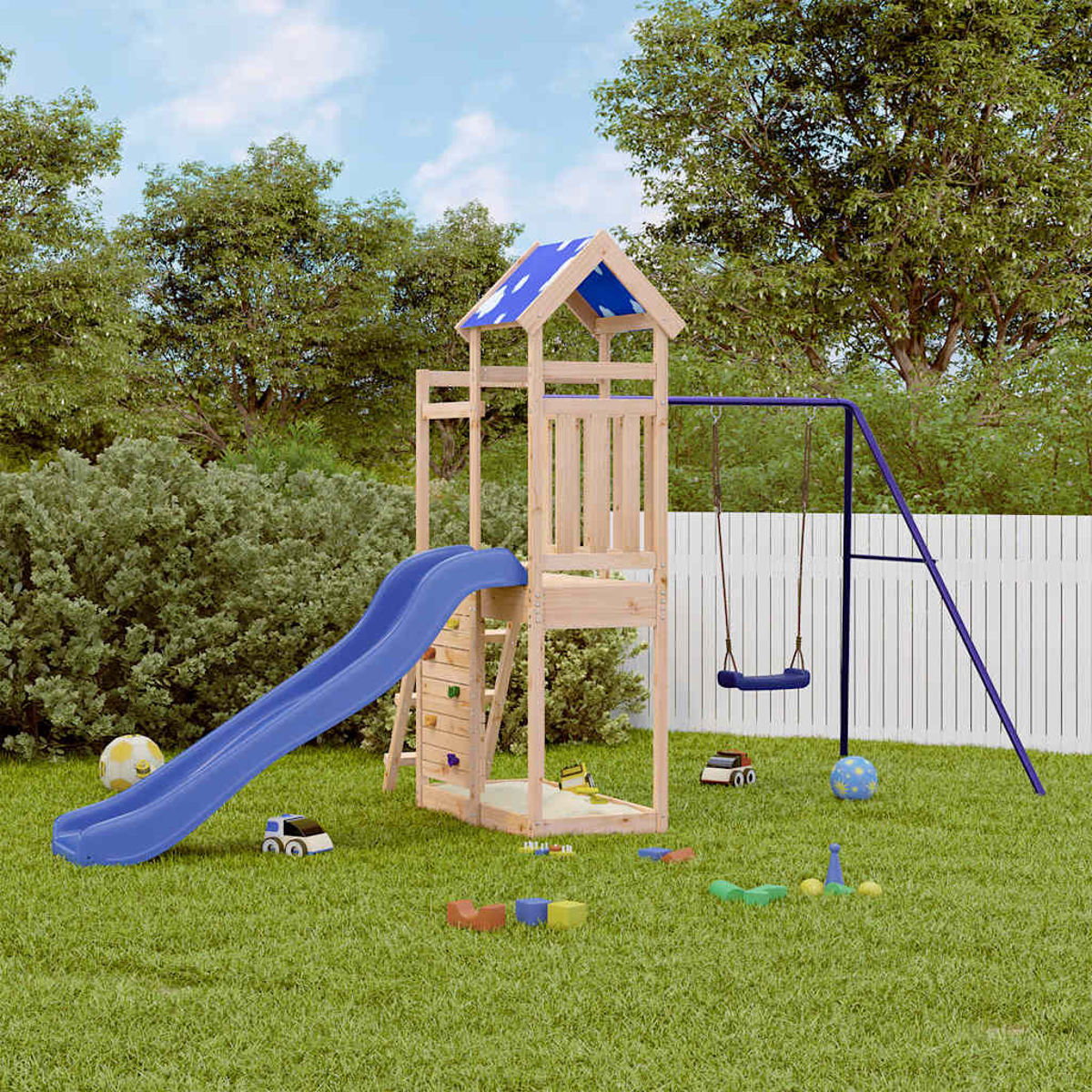 Ein Holzspielturm mit Rutsche, Schaukeln und Spielzeug auf Gras.
