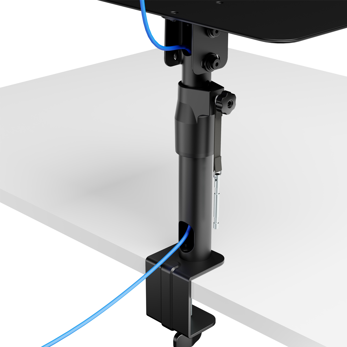 Ein schwarzer Monitorarm ist an einem weißen Tisch befestigt. Ein blaues Kabel fädelt sich durch.