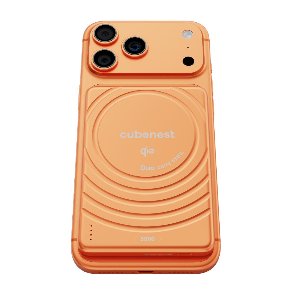 Ein orangefarbenes Handy mit drei Kameras und einem Ladecase.