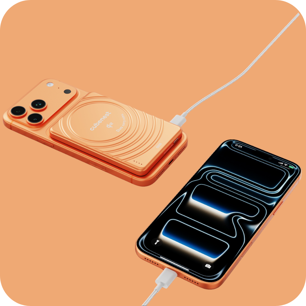Ein oranges iPhone wird von einem orangefarbenen Ladegerät aufgeladen.