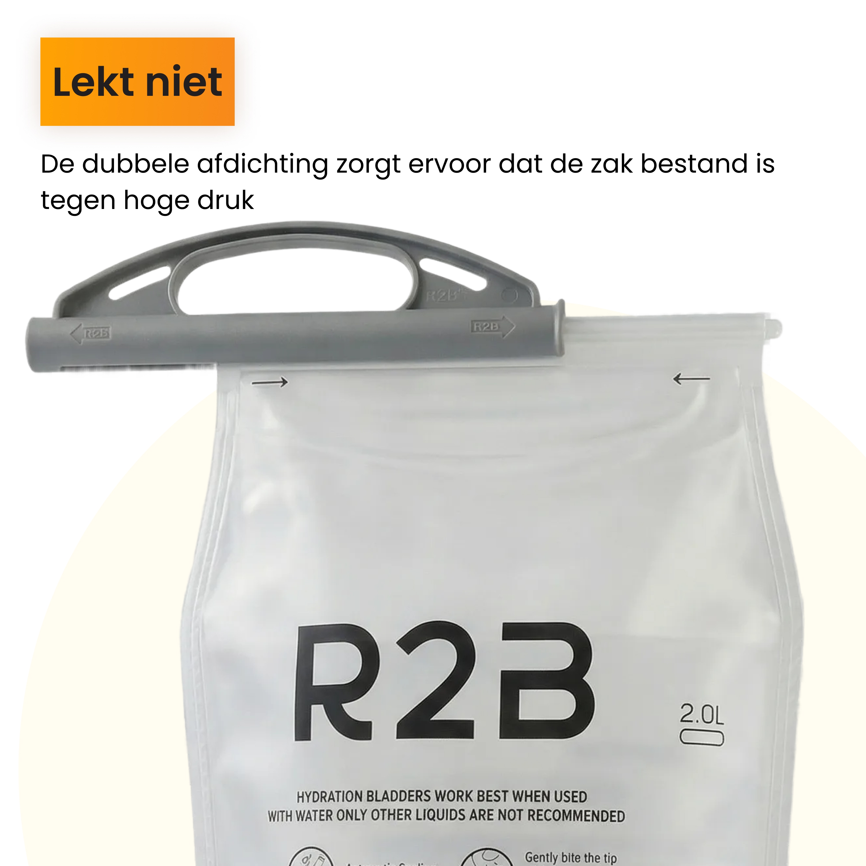 Transparente Trinkblase mit grauem Griff und Aufdruck R2B, 2.0L.