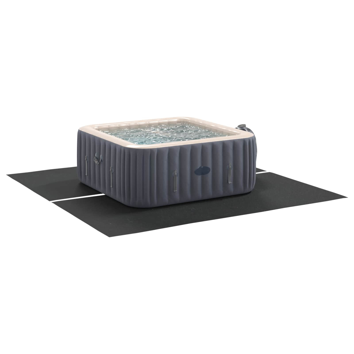 Aufblasbarer Whirlpool mit Wasser auf schwarzer Matte.