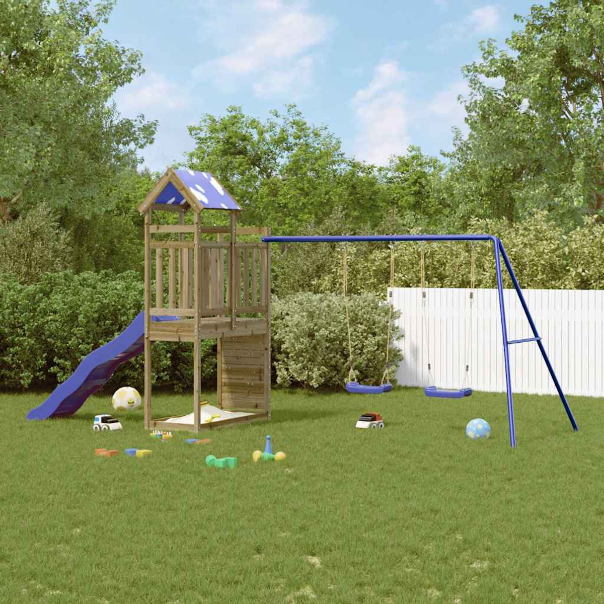 Ein hölzerner Spielturm mit Rutsche und Schaukeln auf einem Rasen.