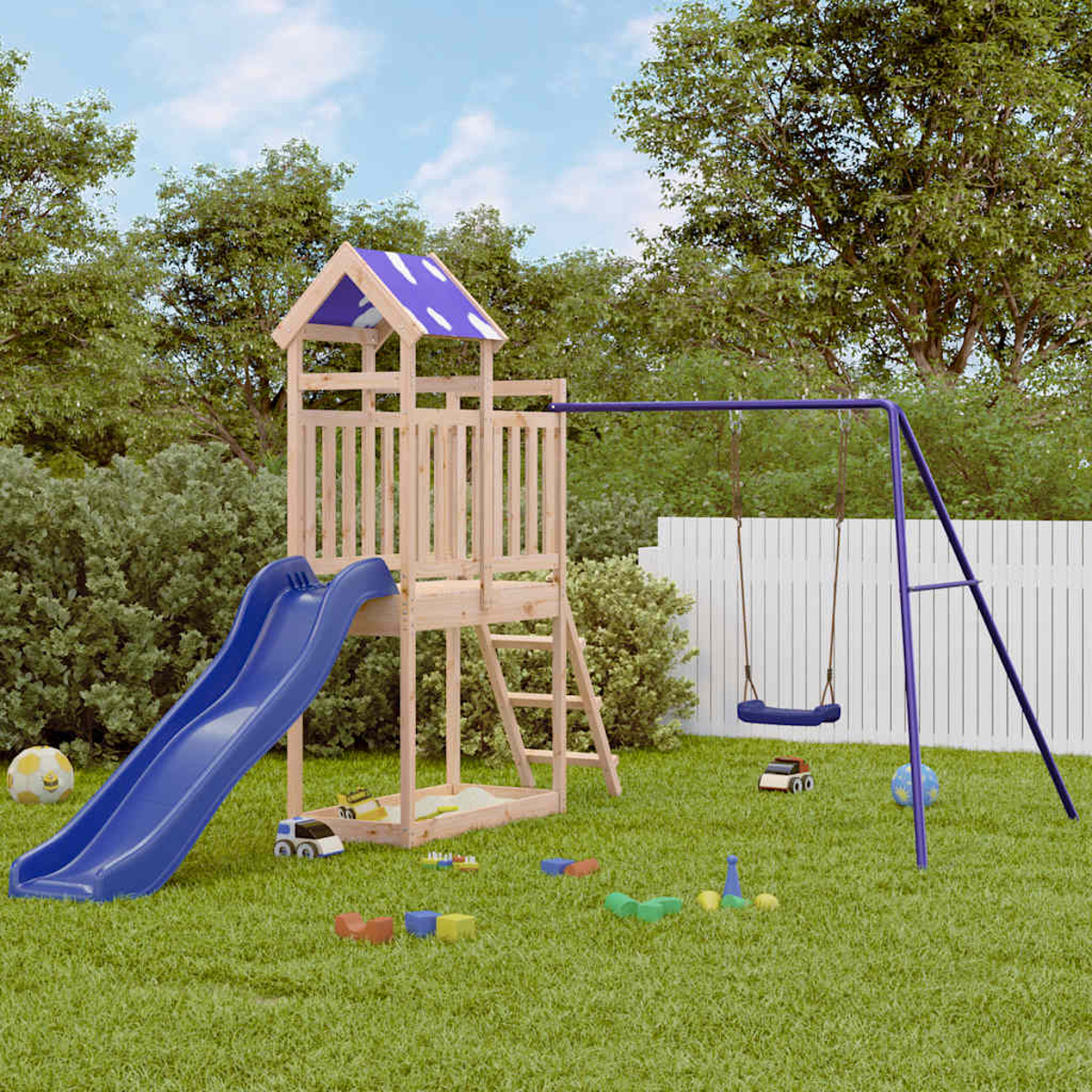 Ein Holzspielturm mit blauer Rutsche und Schaukel im Garten.