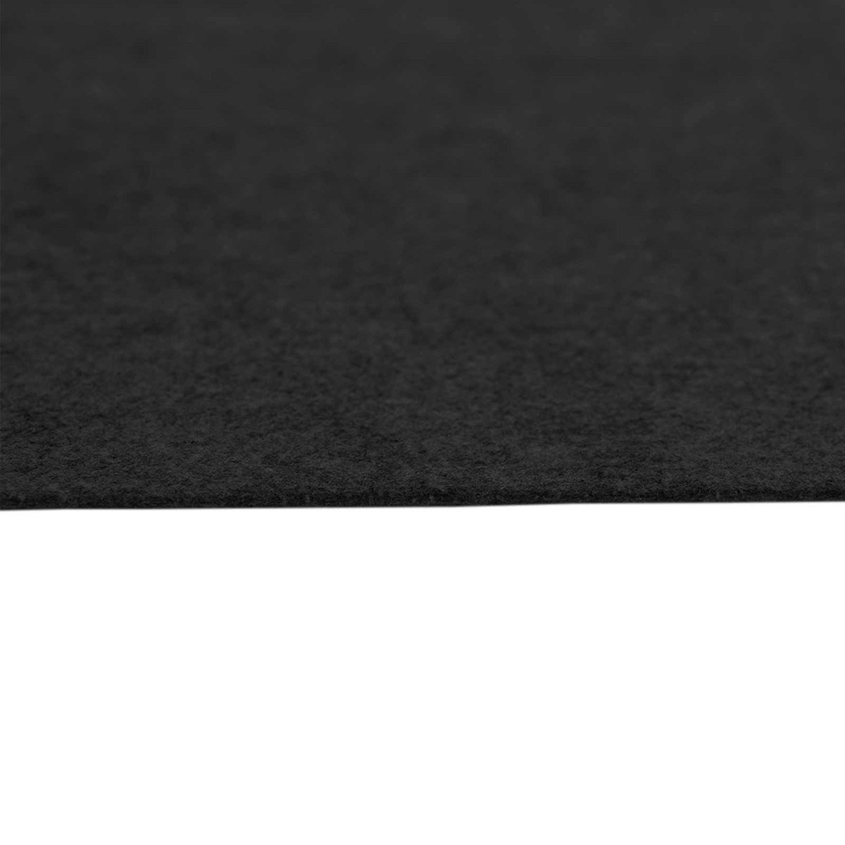 Nahaufnahme einer schwarzen, texturierten Oberfläche, die sich nach unten erstreckt.