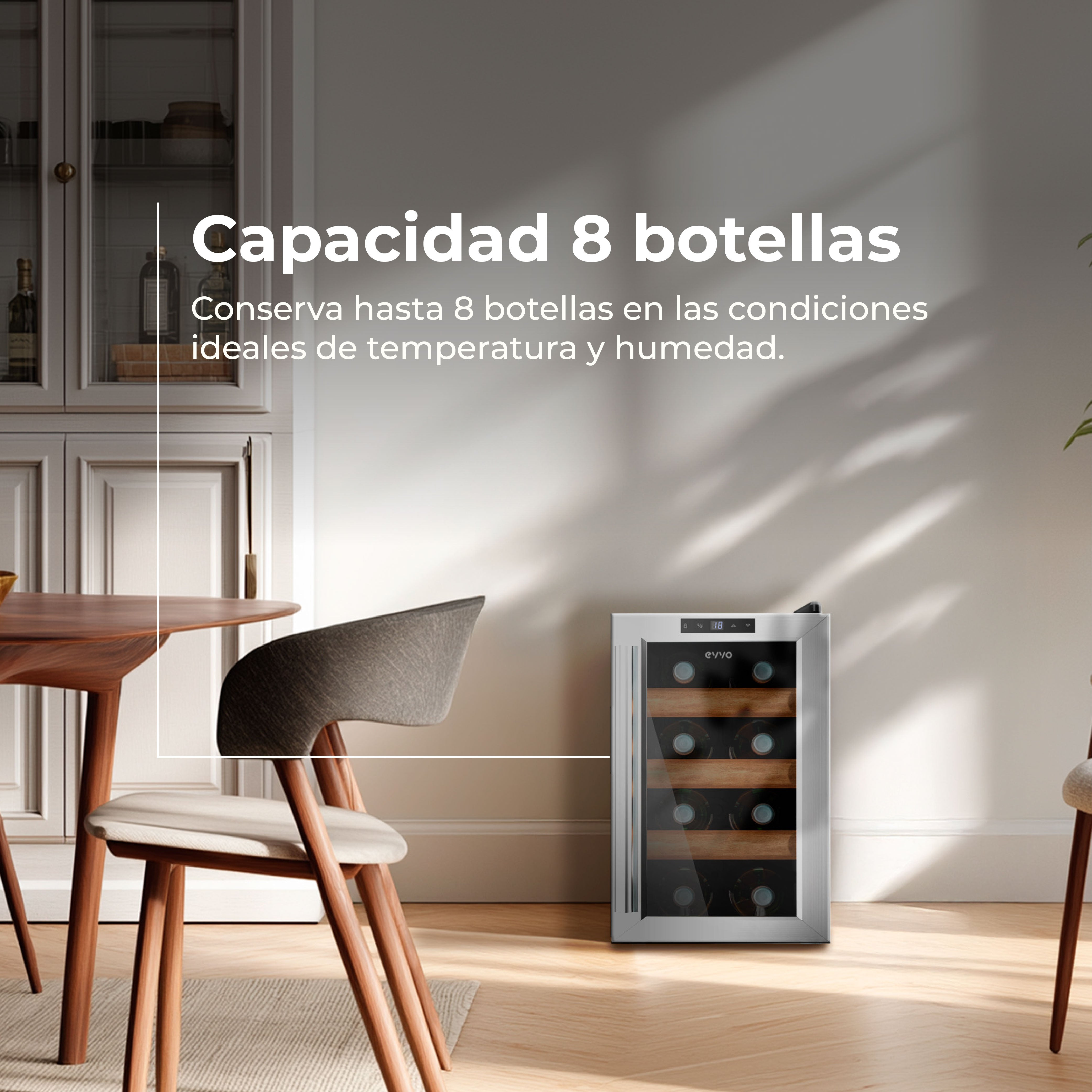 Un enfriador de vino para 8 botellas junto a mesa de madera y sillas.