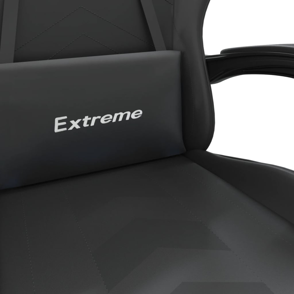 Schwarzer Gaming-Stuhl mit weißer Schrift "Extreme" auf dem Kissen.