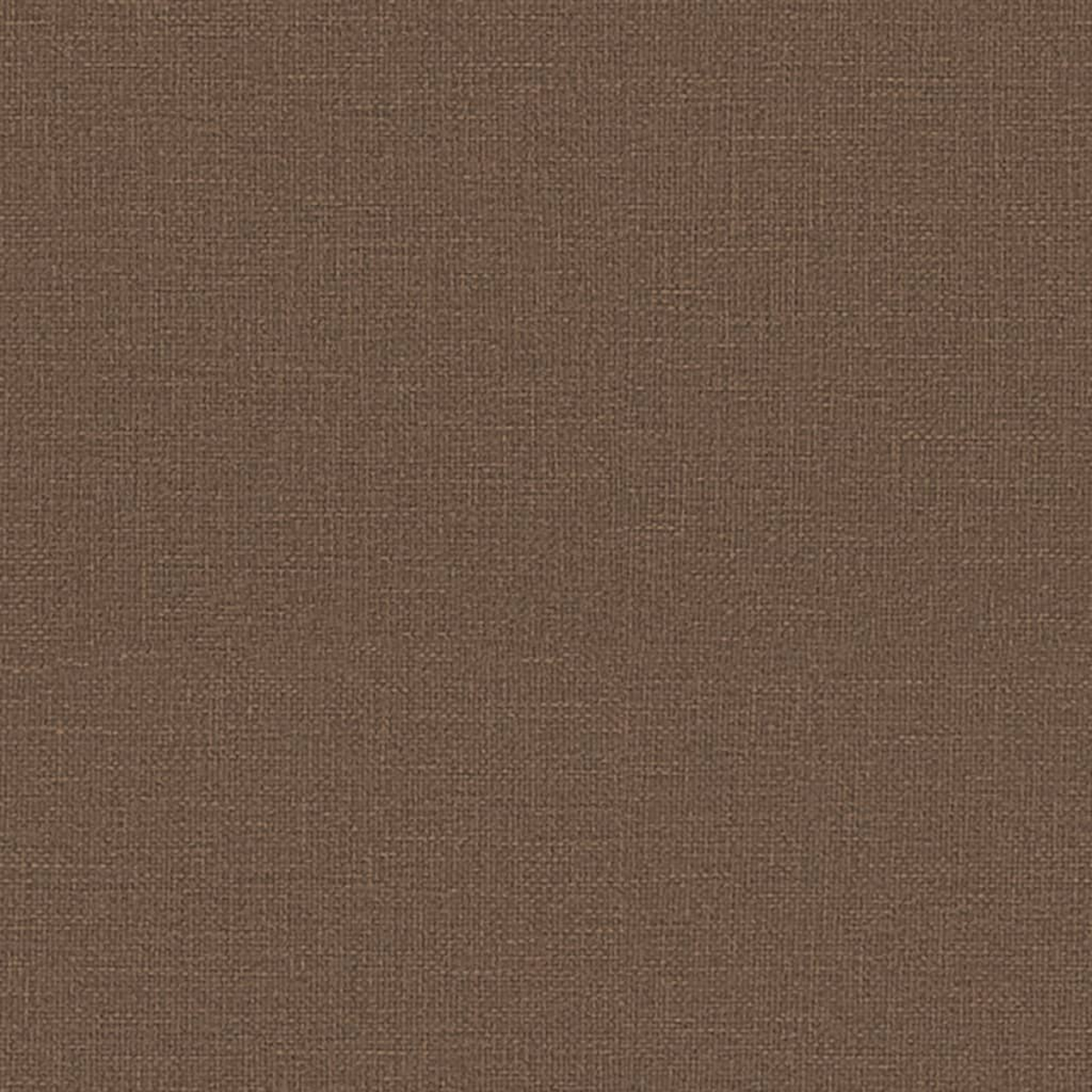 Braune Stofftextur mit feiner Webart und sichtbaren Fäden im Detail.