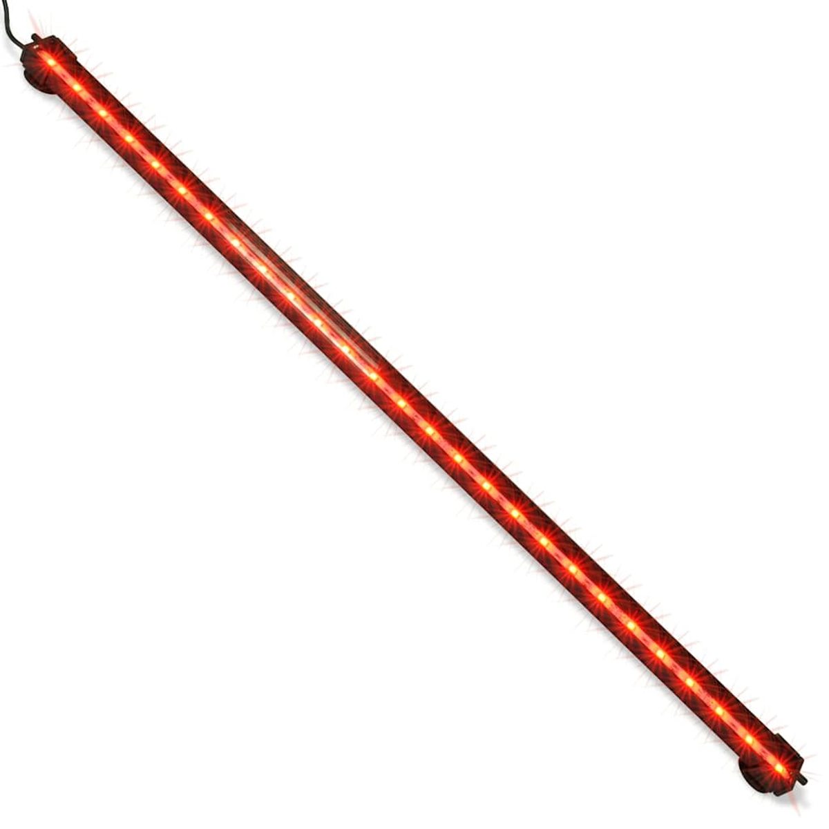 Ein langer, schmaler roter LED-Streifen mit vielen Lichtern auf weißem Hintergrund.