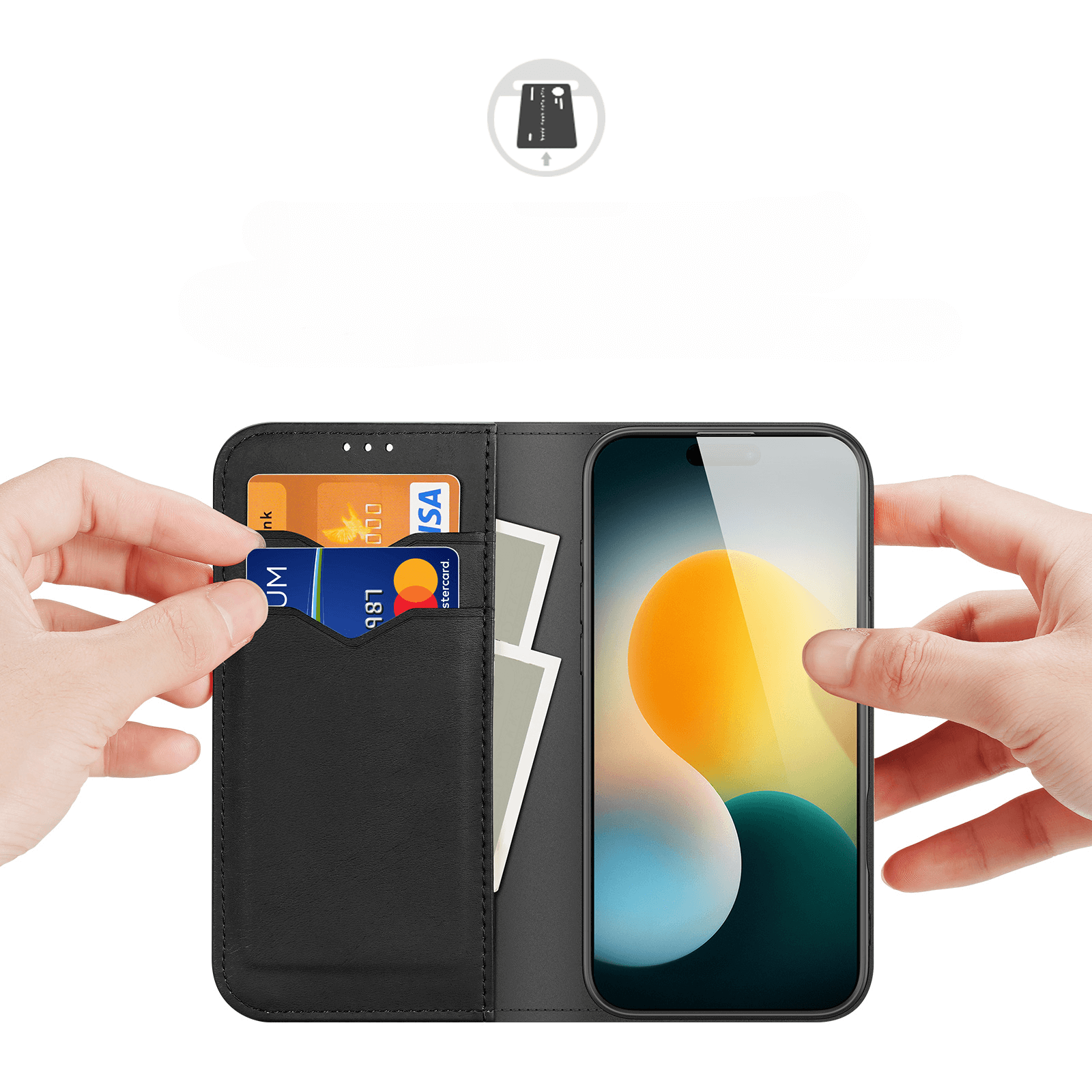 Una mano inserisce una carta di credito blu in una custodia per telefono nera con fessure.
