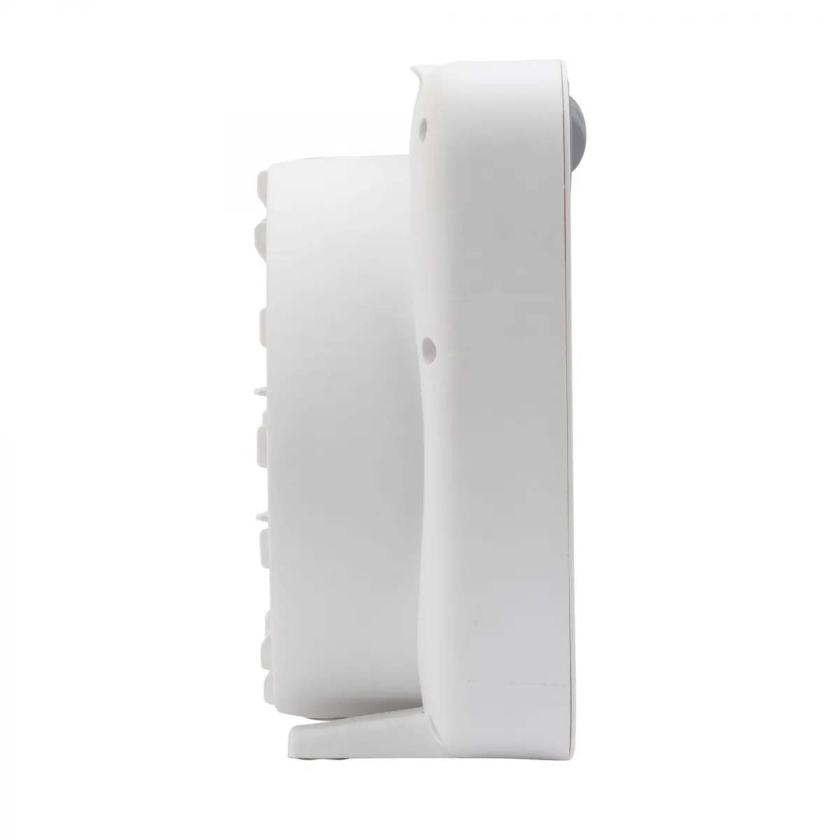 Un objeto blanco que parece un altavoz o monitor pequeño está sobre una base.