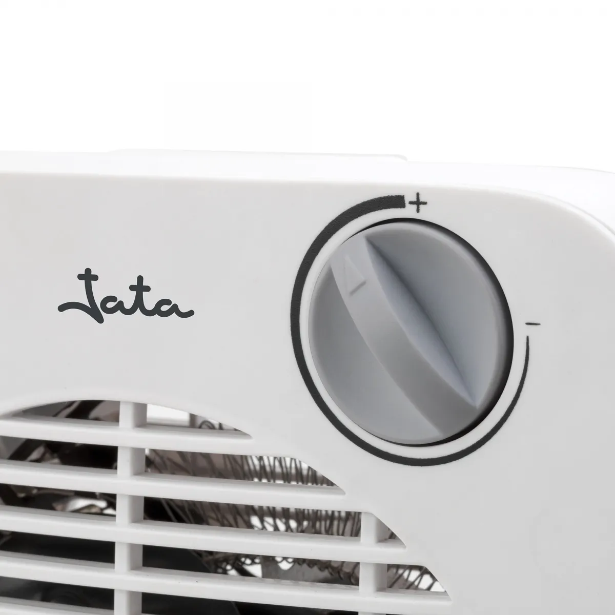 Un calentador blanco con el logo 'Jata' y una perilla giratoria gris.