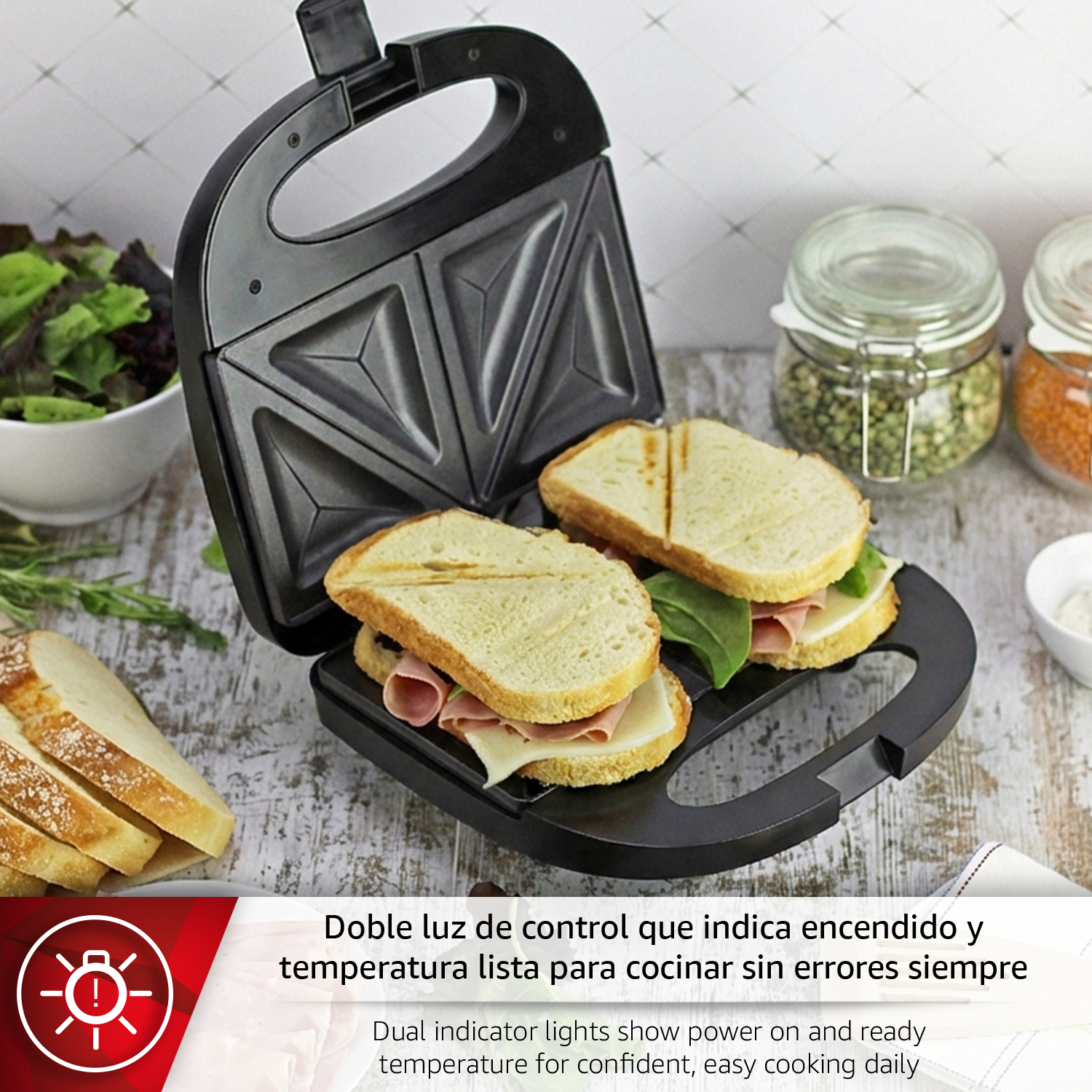 Una sandwichera con dos sándwiches, pan, ensalada y frascos.