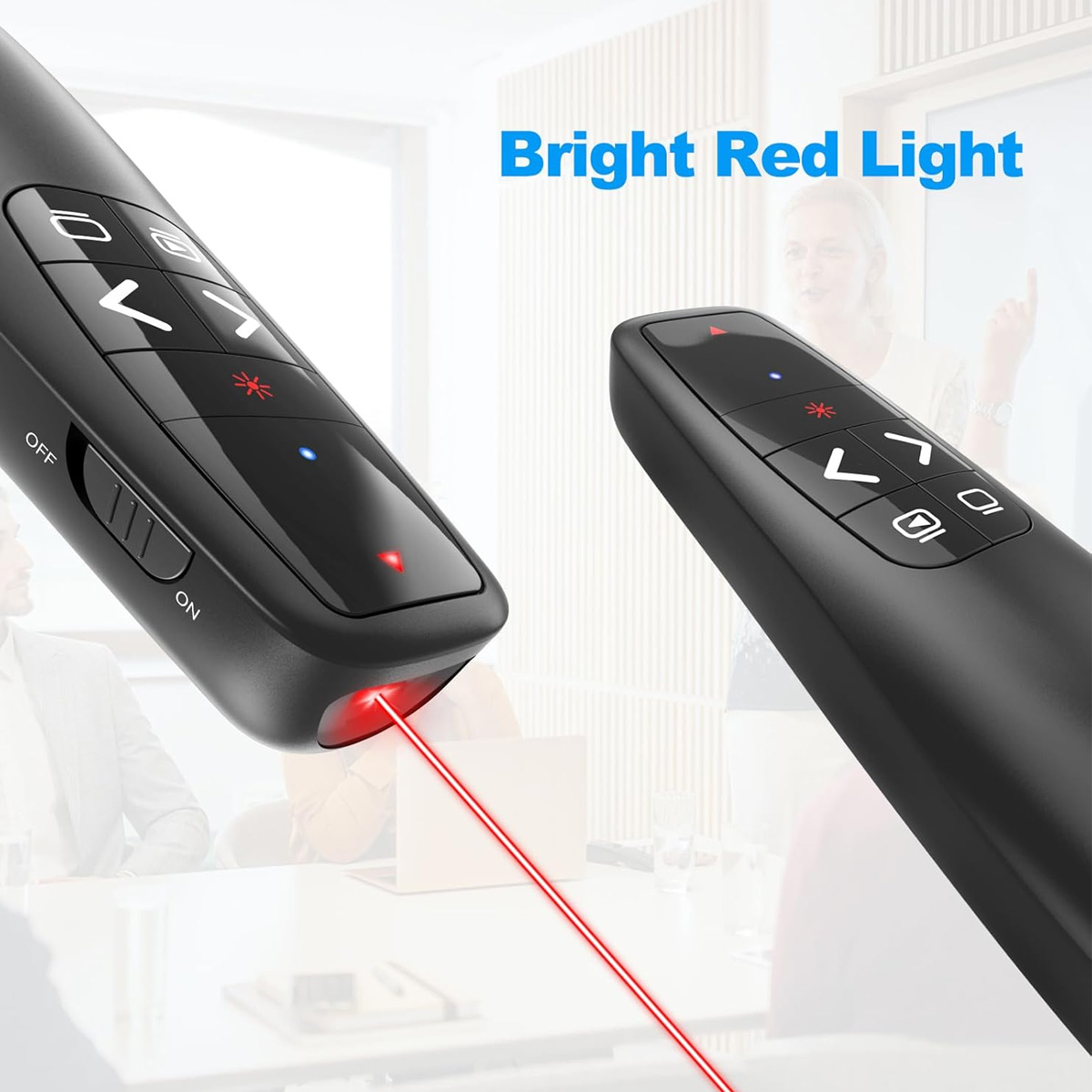 Telecomando nero per presentazioni con puntatore laser rosso in uso a una riunione.