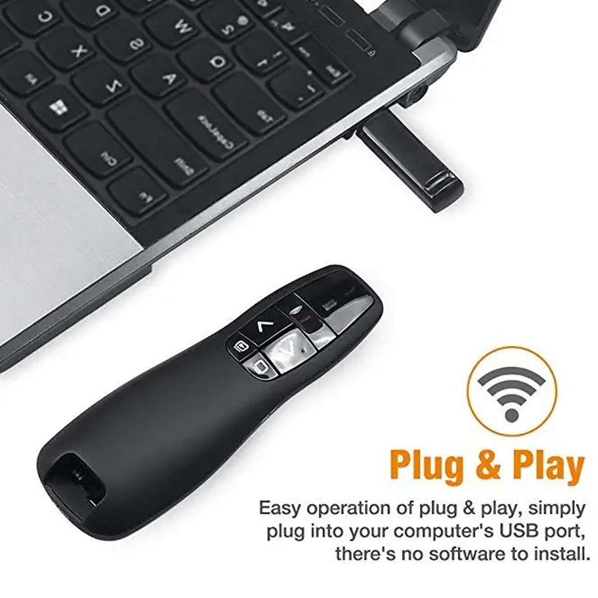 Presenter nero e dongle USB su una tastiera di laptop.