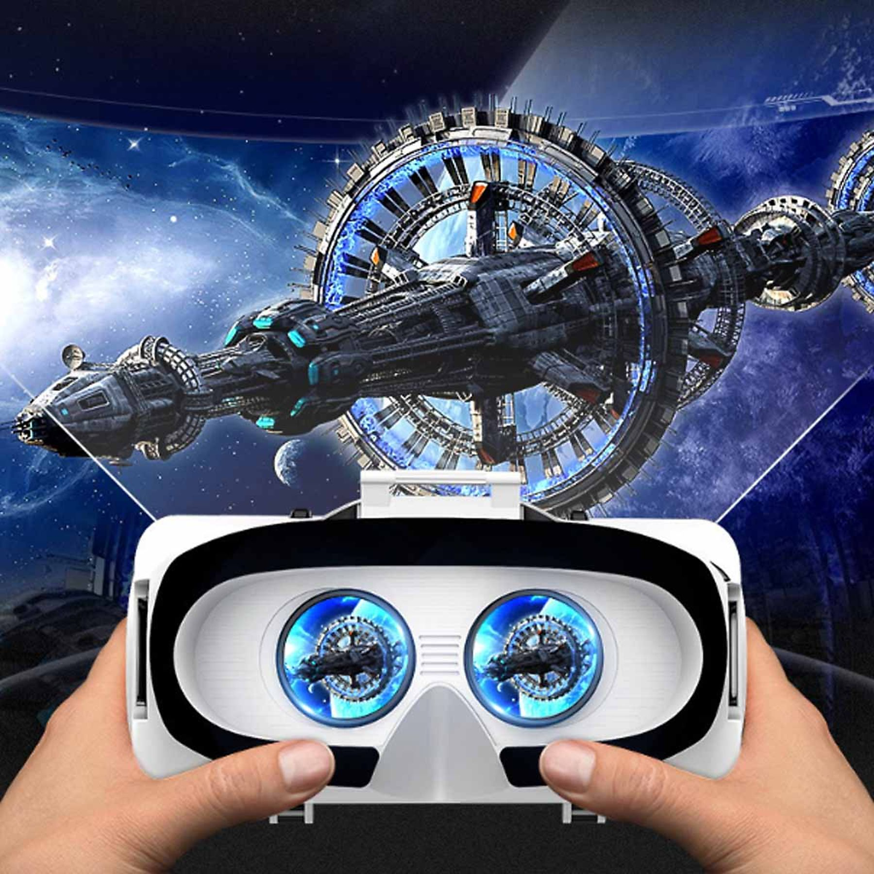 Hände halten VR-Brille, Weltraumstation im Hintergrund.
