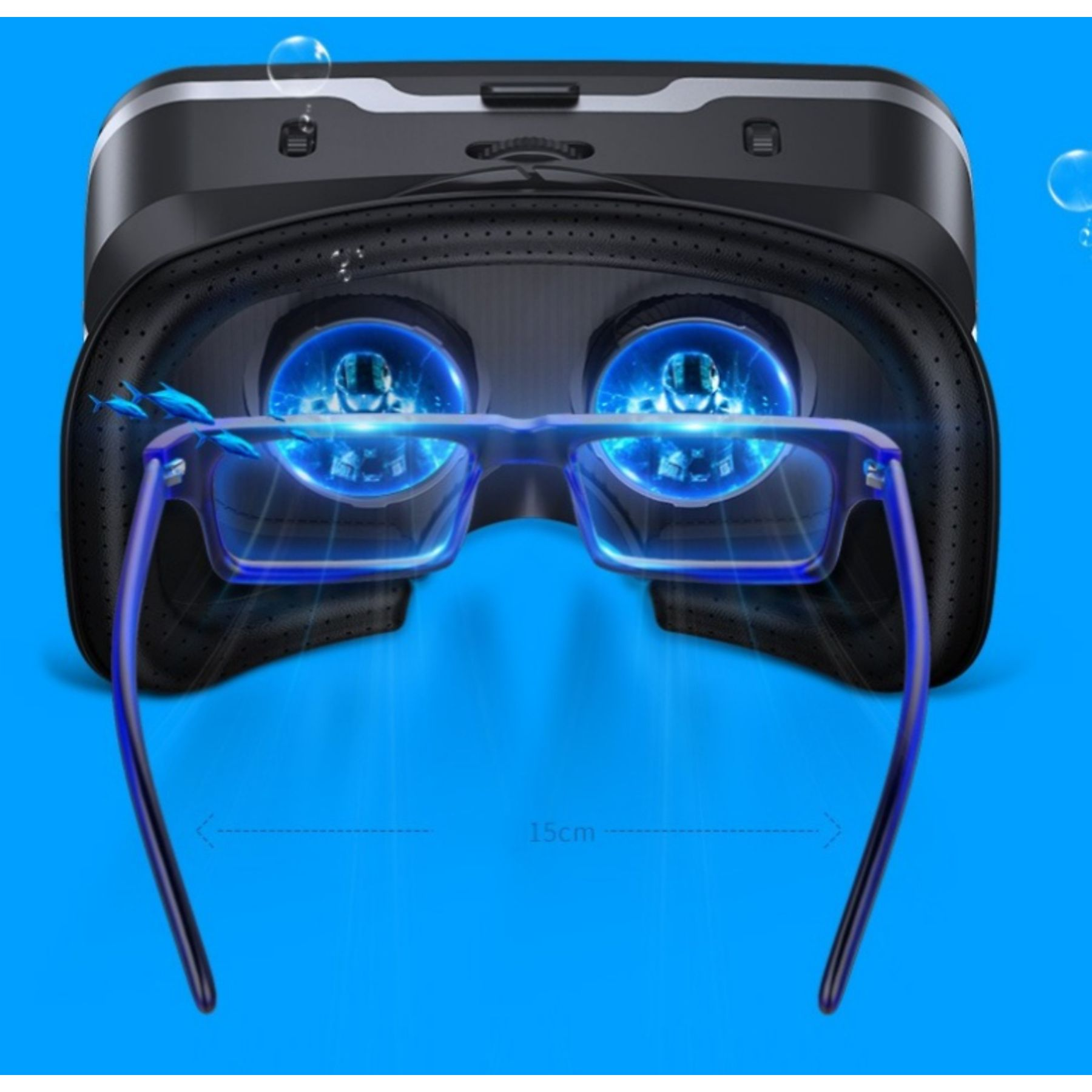 Eine VR-Brille mit blauen Gläsern und Fischen vor einem blauen Hintergrund.