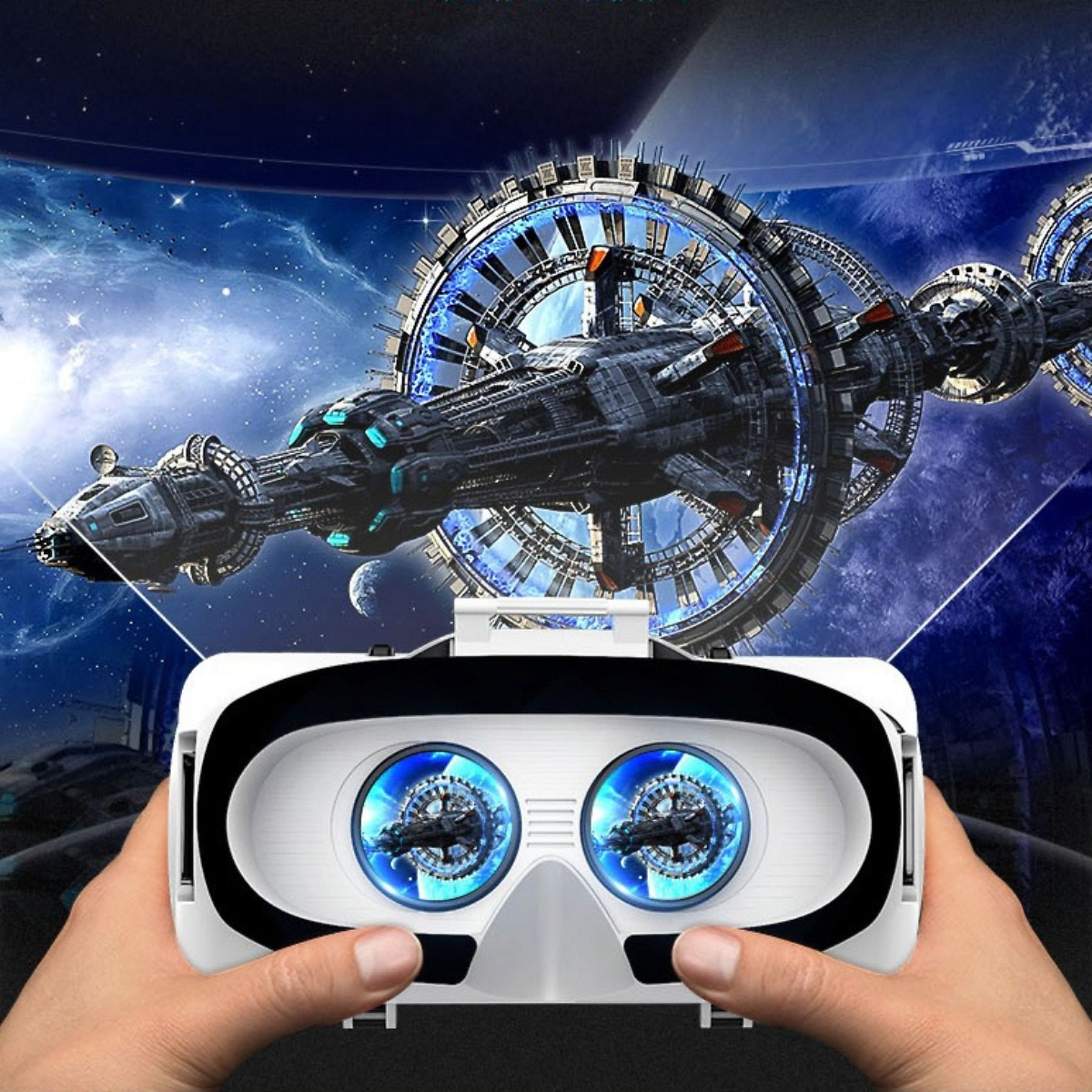 VR-Brille zeigt ein Raumschiff vor einem Sternentor und einem Planeten.