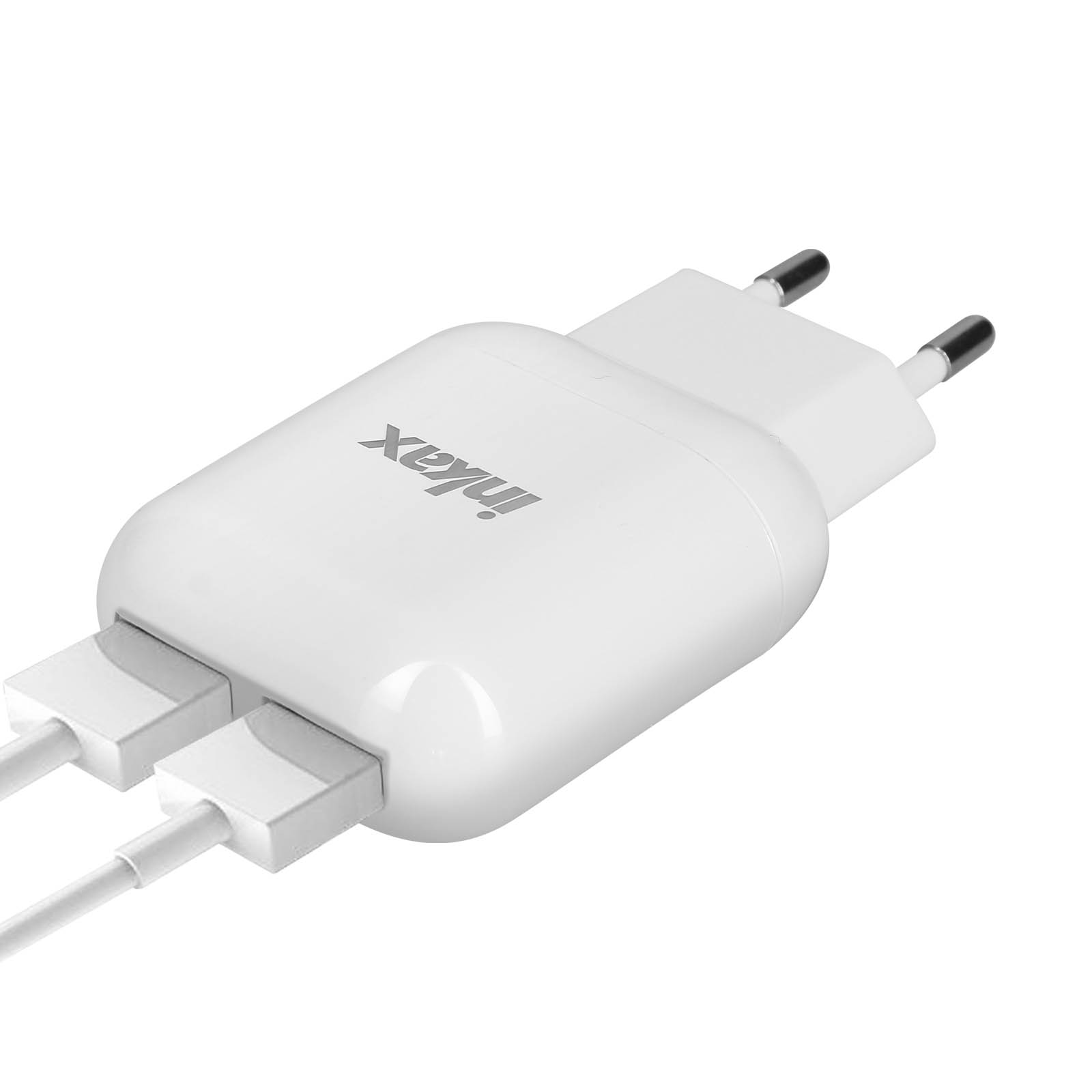 Un adattatore di alimentazione bianco dual USB con due cavi e pin argentati.