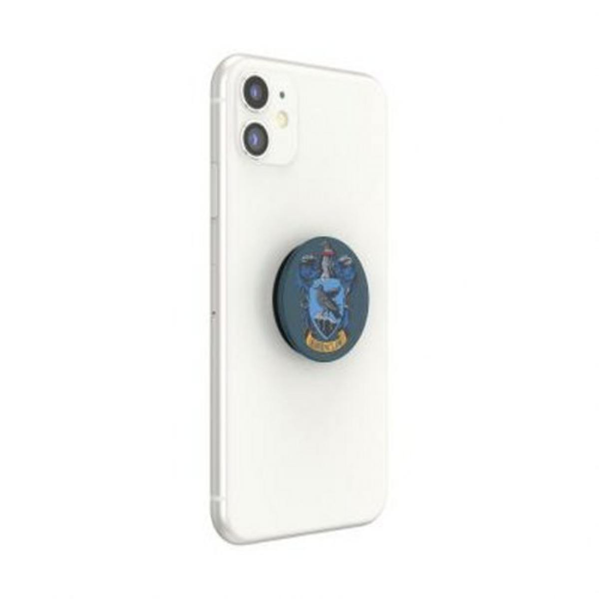Uno smartphone bianco con un PopSocket rotondo raffigurante uno stemma di corvo su uno scudo.