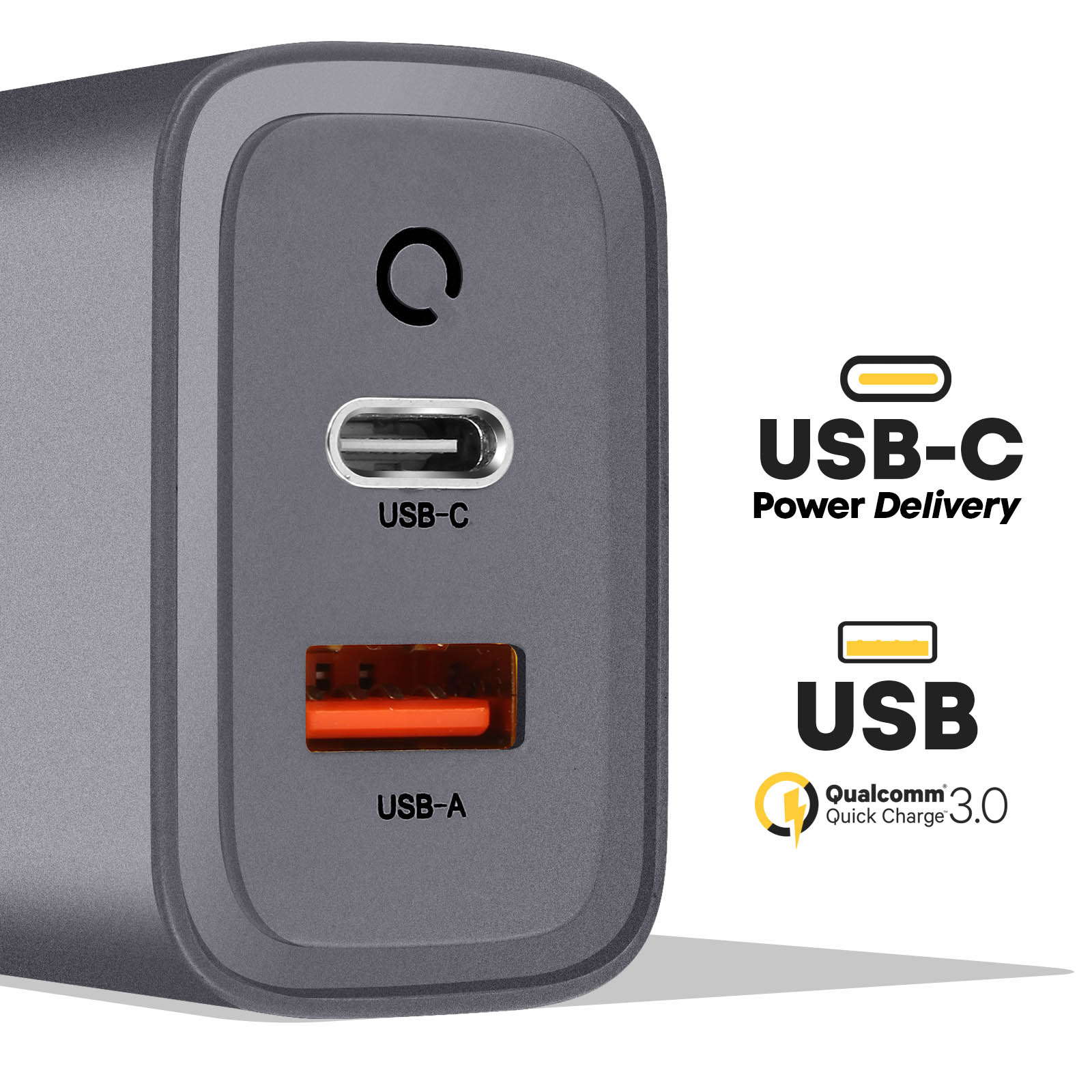 Caricatore USB-C grigio con una porta USB-C e una USB-A.