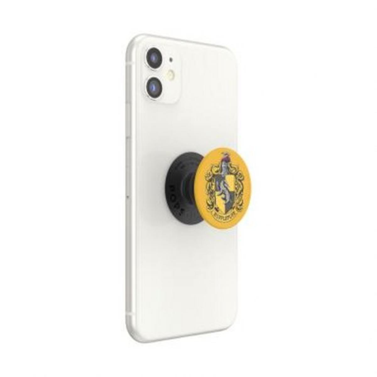 Uno smartphone bianco con un PopSocket con stemma di Hogwarts giallo sul retro.