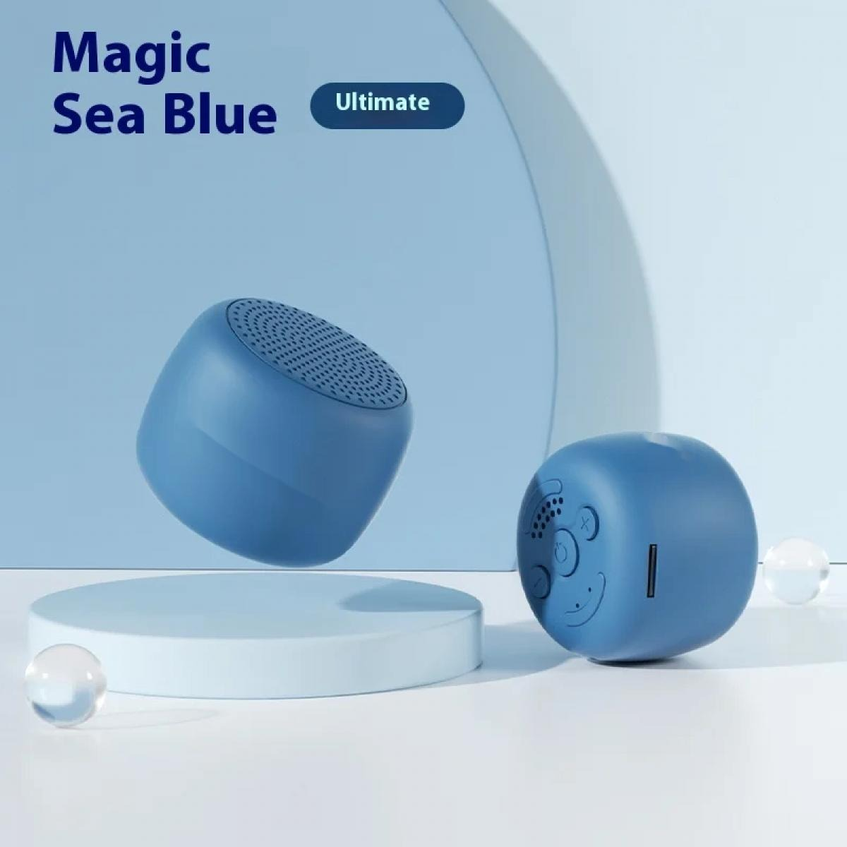 Zwei blaue Lautsprecher, einer schwebt auf einem Podium, mit Text 'Magic Sea Blue Ultimate'.